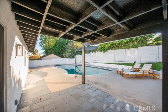 9355 Ruffner Avenue, Northridge CA: https://media.crmls.org/medias/cdaf2df8-c353-49da-81e1-468602ac53ff.jpg