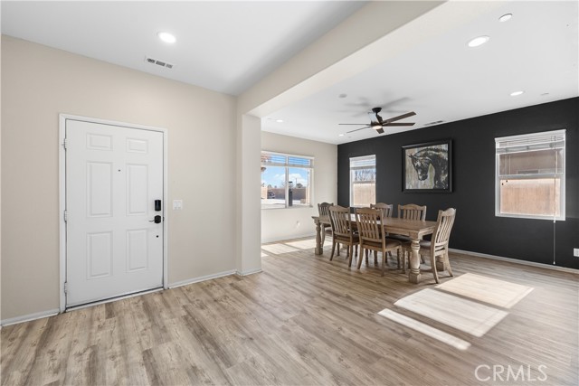 Detail Gallery Image 9 of 49 For 2517 San Madrid Way, Rosamond,  CA 93560 - 3 Beds | 2/1 Baths