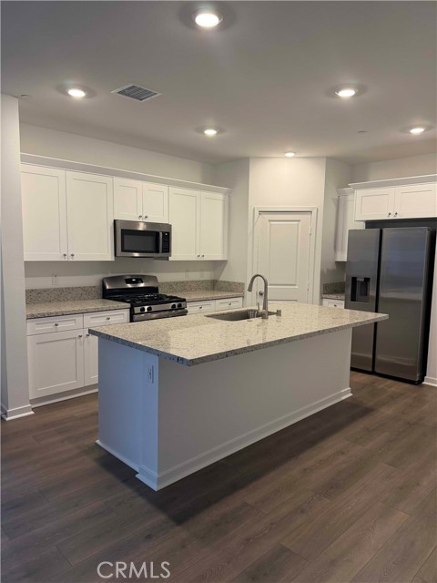 Detail Gallery Image 3 of 21 For 32879 Manhattan Ave, Winchester,  CA 92596 - 4 Beds | 2/1 Baths