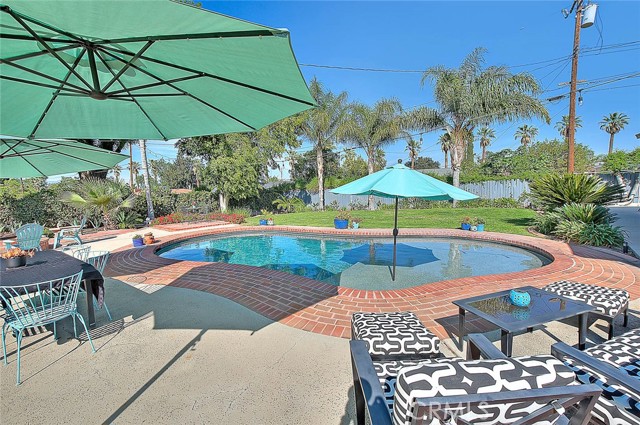 Detail Gallery Image 8 of 61 For 1429 Garretson, Corona,  CA 92879 - 4 Beds | 3 Baths