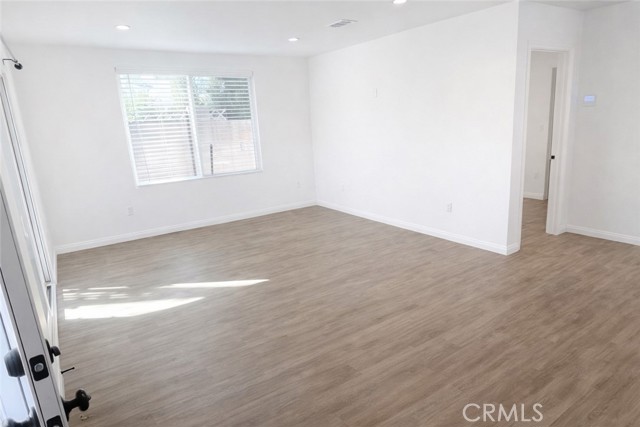 Detail Gallery Image 2 of 13 For 6219 Glide Ave, Woodland Hills,  CA 91367 - 2 Beds | 1 Baths