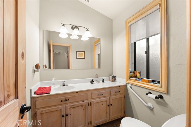 Detail Gallery Image 11 of 31 For 2011 Nob Hill, Running Springs,  CA 92382 - 3 Beds | 2/1 Baths