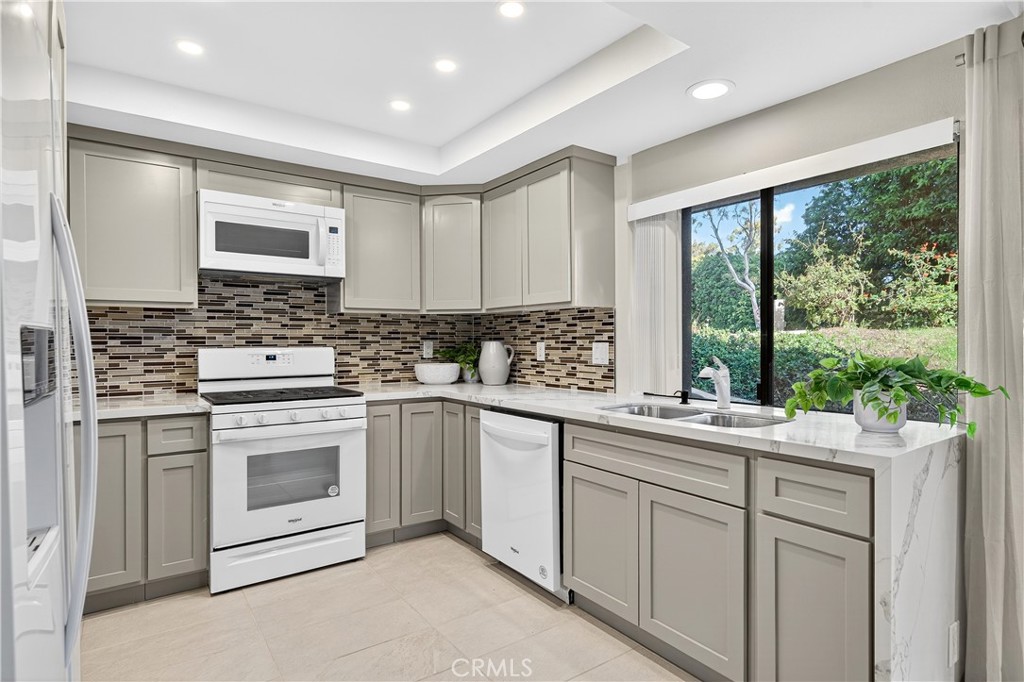 MLS #OC25250149 image #10