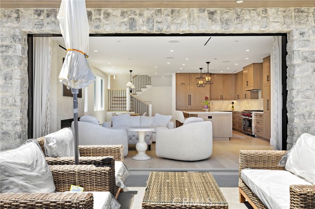 Detail Gallery Image 15 of 49 For 509 Carnation, Corona Del Mar,  CA 92625 - 3 Beds | 3/1 Baths