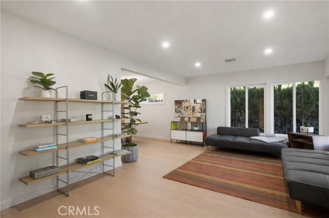 Detail Gallery Image 7 of 37 For 11623 S Dehn, Inglewood,  CA 90303 - 3 Beds | 2 Baths