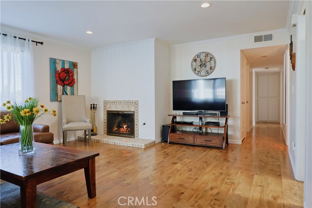 Detail Gallery Image 4 of 17 For 212 E Imperial Ave a,  El Segundo,  CA 90245 - 3 Beds | 2 Baths