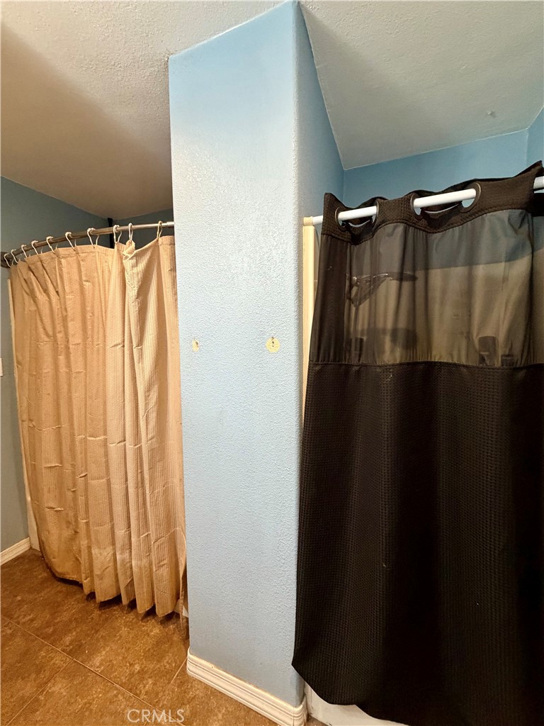 https://media.crmls.org/medias/cdb5940e-1612-4c21-b6c4-b47584913971.jpg?preset=X-Large