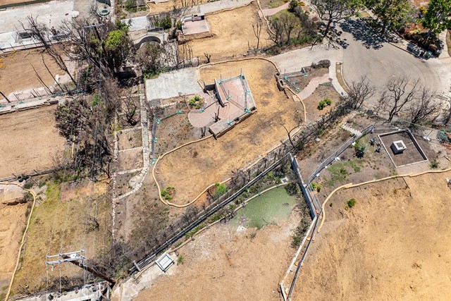 15475 Albright Street, Pacific Palisades CA: https://media.crmls.org/medias/cdb60a24-8982-47d4-b0fd-0d184e19769f.jpg