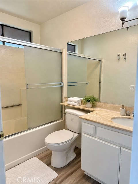 10220 De Soto Avenue, 6 photo 14