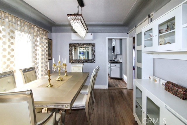 207 Santa Ana Avenue, Long Beach CA: https://media.crmls.org/medias/cdb69791-c609-4387-bf29-78dcdecb201e.jpg