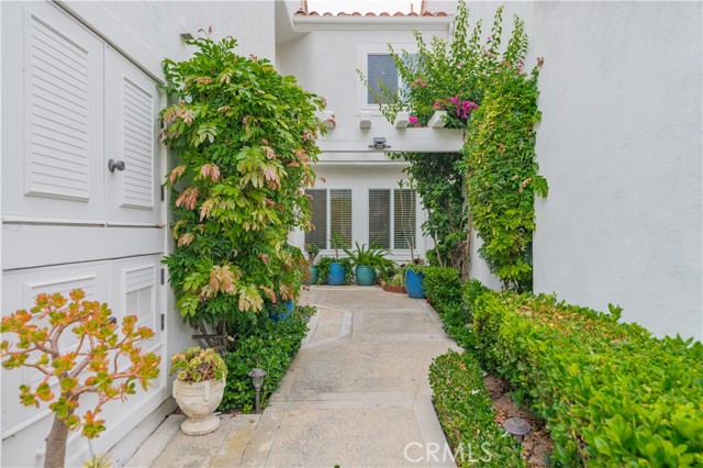 10 La Quinta, Irvine CA: https://media.crmls.org/medias/cdb6e8ba-de82-4f6f-b0f8-f1fbe85b4faa.jpg