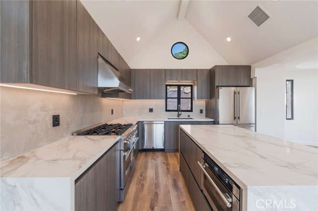 Detail Gallery Image 8 of 31 For 1426 Killarney Ave, Los Angeles,  CA 90065 - 3 Beds | 3/1 Baths