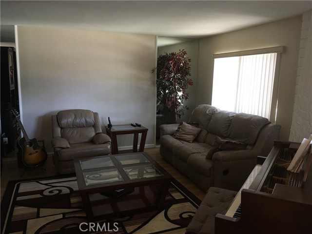 Image 3 of 14 For 11466 Pinckney