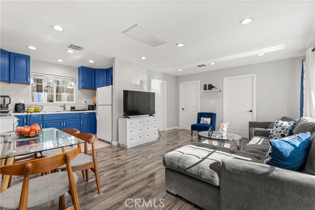 Detail Gallery Image 19 of 37 For 14835 Kittridge St, Van Nuys,  CA 91405 - 5 Beds | 3 Baths