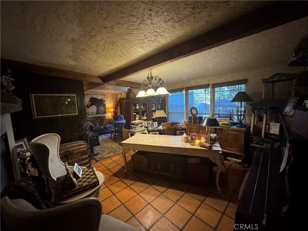 https://media.crmls.org/medias/cdb92c50-ffd0-4d79-b5c3-849c59707e48.jpg?preset=X-Large