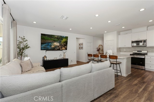 Detail Gallery Image 5 of 24 For 7672 Kuvera Bend, Riverside,  CA 92507 - 3 Beds | 2 Baths