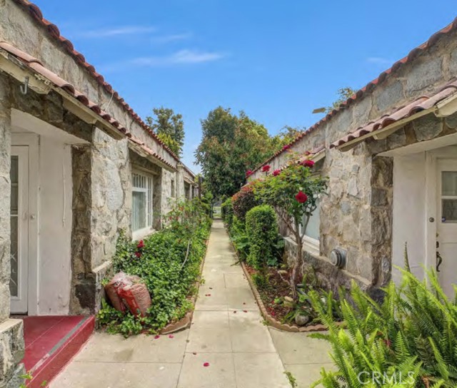 581 N Euclid Avenue, Upland CA: https://media.crmls.org/medias/cdb9c997-1eb7-4e7a-a567-65a7ccf07aae.jpg