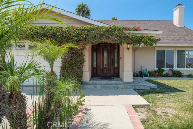 Lots of curb appeal!