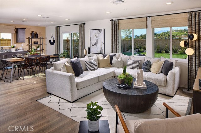 Detail Gallery Image 4 of 18 For 8491 Peachwillow Ct, Jurupa Valley,  CA 92509 - 4 Beds | 2/1 Baths