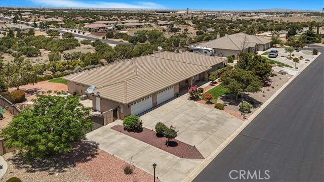 6940 Oak Vista Lane, Oak Hills CA: https://media.crmls.org/medias/cdbaa9dc-d66b-4c11-b535-0dadc0155d6a.jpg