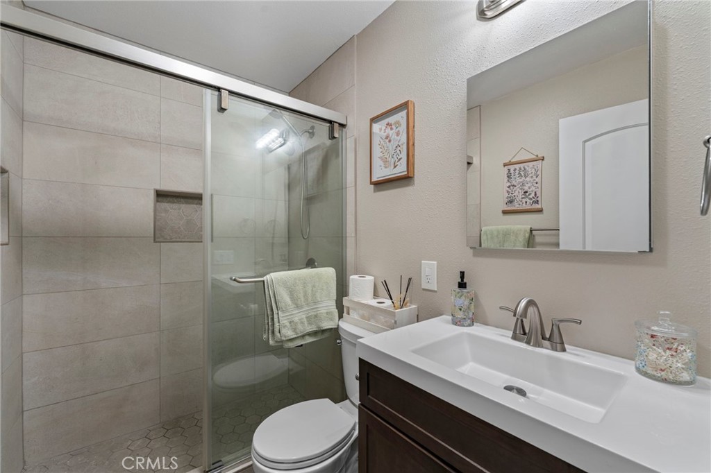 https://media.crmls.org/medias/cdbb8f47-a372-412e-b095-667625f5b9b5.jpg?preset=X-Large
