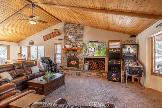 Detail Gallery Image 4 of 39 For 41537 Mockingbird, Big Bear Lake,  CA 92315 - 4 Beds | 3/1 Baths