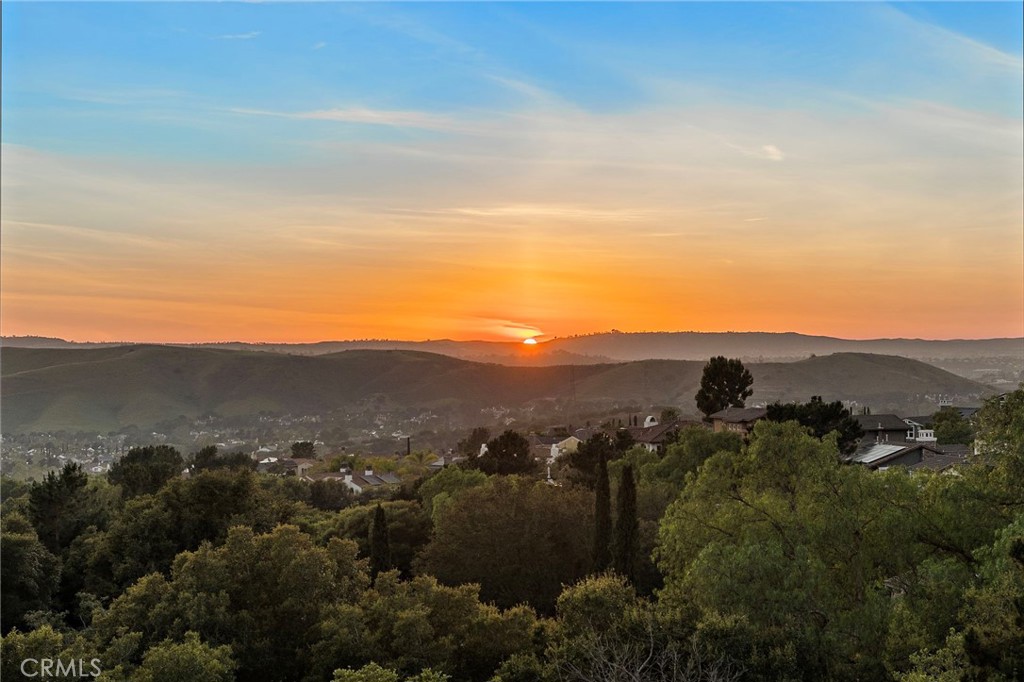 https://media.crmls.org/medias/cdbdf8dc-77b7-4196-ba71-22de16ecf144.jpg?preset=X-Large