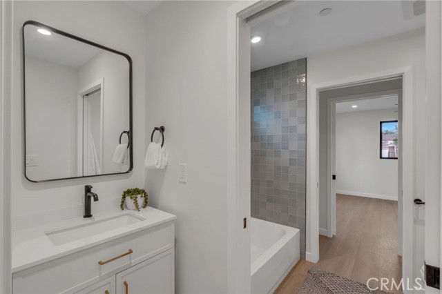 Detail Gallery Image 33 of 72 For 4447 Charlemagne Ave, Long Beach,  CA 90808 - 4 Beds | 3/1 Baths