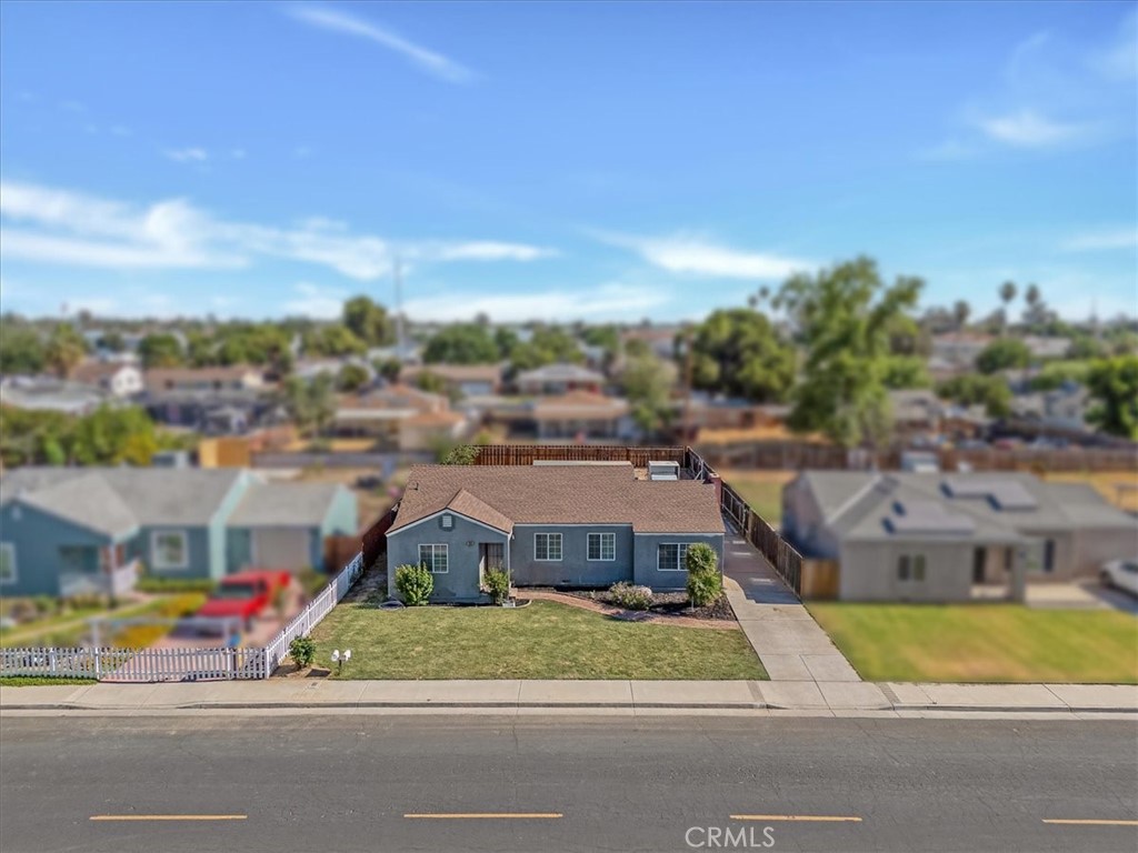 https://media.crmls.org/medias/cdbfa4f9-c695-4315-ba1f-cbae9c528d83.jpg?preset=X-Large