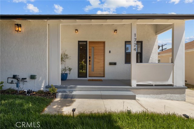 Detail Gallery Image 3 of 23 For 1724 S Fairfax, Los Angeles,  CA 90019 - 3 Beds | 2 Baths