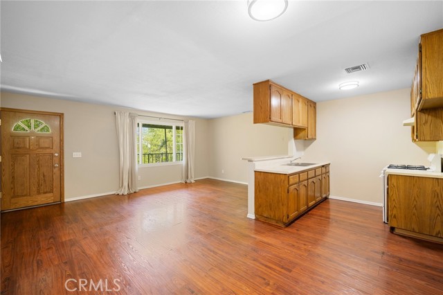 Detail Gallery Image 8 of 18 For 3807 W Victory Bld, Burbank,  CA 91505 - 1 Beds | 1 Baths