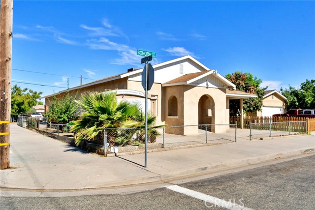 900 Sonora Street, Madera CA: https://media.crmls.org/medias/cdc181ca-3ab1-46e8-b025-b118d3465d27.jpg