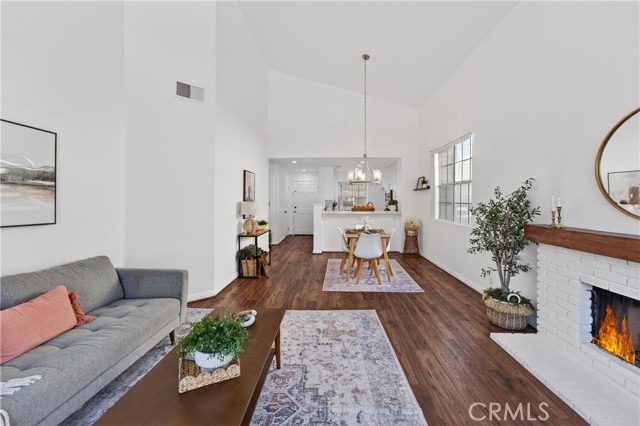 Detail Gallery Image 7 of 43 For 3740 S Bear, Santa Ana,  CA 92704 - 2 Beds | 2 Baths