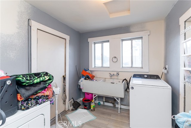 353 W L Street, Colton CA: https://media.crmls.org/medias/cdc23505-6d3b-4409-a672-ca8980ac3978.jpg