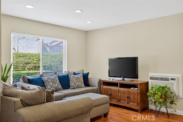 1535 Border Avenue, Corona CA: https://media.crmls.org/medias/cdc2478b-0322-4585-8411-d00e92899ffe.jpg