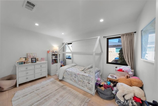 1834 Stearns Drive, Los Angeles CA: https://media.crmls.org/medias/cdc26b9a-a8e4-4f06-9db3-877299ed5ddc.jpg