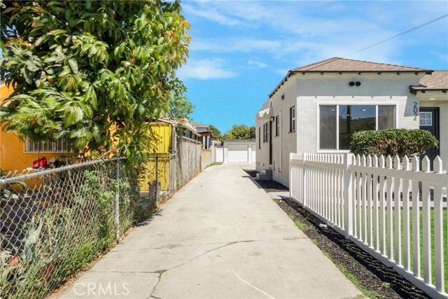 200 N Willow N Avenue, Compton CA: https://media.crmls.org/medias/cdc291b4-14d1-48b9-b025-a1e8ec7e7cd1.jpg