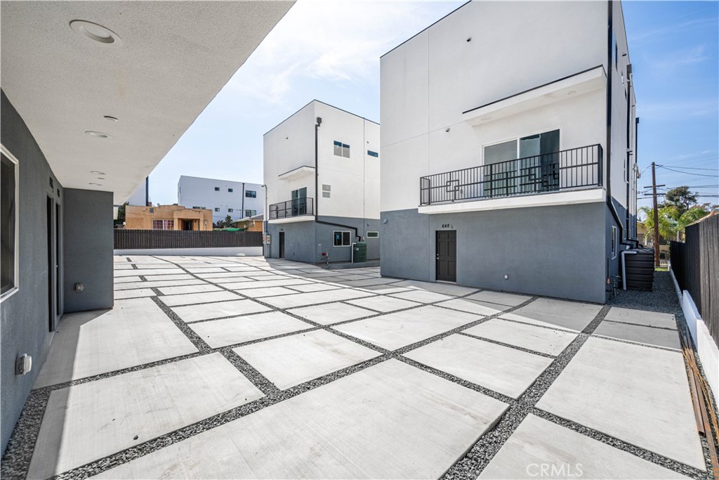 https://media.crmls.org/medias/cdc293e4-7b0d-46f9-8671-cc15dce61202.jpg?preset=X-Large