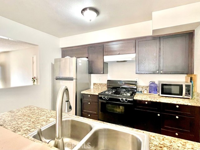 Detail Gallery Image 10 of 28 For 1335 N Elderberry Ave, Ontario,  CA 91762 - 3 Beds | 2 Baths