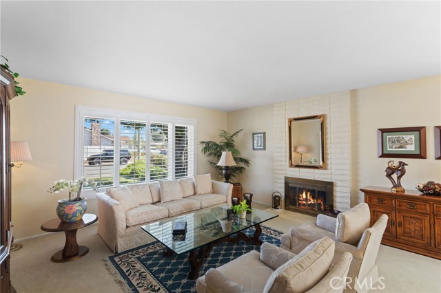 Detail Gallery Image 8 of 23 For 17642 Medford Ave, Tustin,  CA 92780 - 4 Beds | 2 Baths