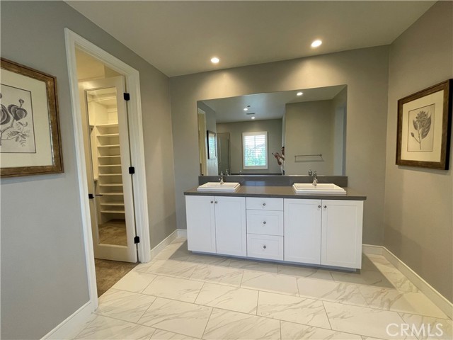 170 Villa Ridge, Irvine CA: https://media.crmls.org/medias/cdc3a720-5e3e-4257-b783-f7cbb27a9cde.jpg