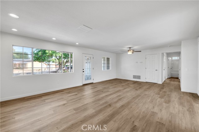 26425 Katharin Street, Hemet CA: https://media.crmls.org/medias/cdc4c66c-1e2d-4ca0-8595-4d79b5c99abc.jpg