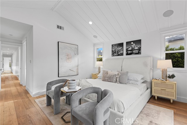 Detail Gallery Image 18 of 32 For 12947 La Maida St, Sherman Oaks,  CA 91423 - 4 Beds | 3 Baths