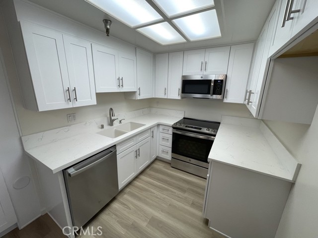 Detail Gallery Image 6 of 31 For 18900 Delaware St #6,  Huntington Beach,  CA 92648 - 1 Beds | 1 Baths