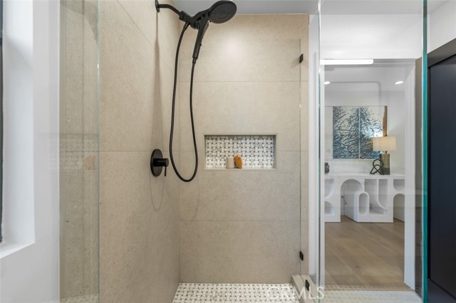 5019 Donna Avenue, Tarzana CA: https://media.crmls.org/medias/cdc605e4-4851-4360-8783-a52e9588c2f9.jpg