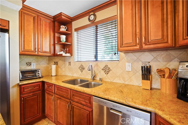 Detail Gallery Image 21 of 53 For 5305 White Oak Ave #D,  Encino,  CA 91316 - 3 Beds | 2/1 Baths