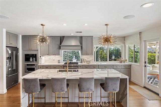 Detail Gallery Image 6 of 13 For 7153 Helmsdale Cir, West Hills,  CA 91307 - 4 Beds | 3 Baths