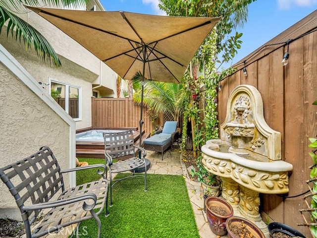 Detail Gallery Image 12 of 29 For 2463 Irvine Ave #B2,  Costa Mesa,  CA 92627 - 3 Beds | 2 Baths