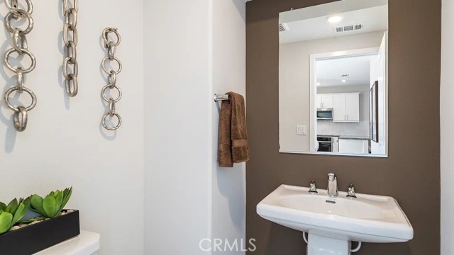 Detail Gallery Image 13 of 22 For 2586 E Lincoln Paseo, Ontario,  CA 91762 - 2 Beds | 2/1 Baths
