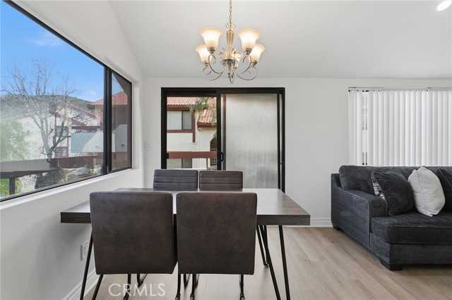 Detail Gallery Image 10 of 31 For 28031 Sarabande, Canyon Country,  CA 91387 - 3 Beds | 2 Baths